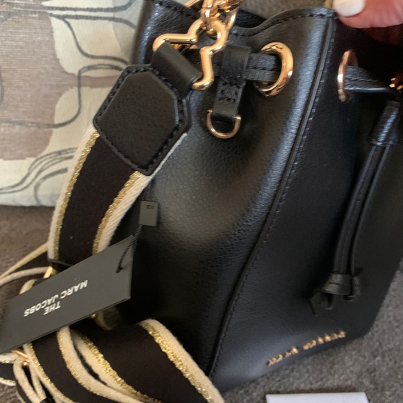 Authentic THE MARC JACOBS Leather Drawstring bucket bag - Picture 6 of 16